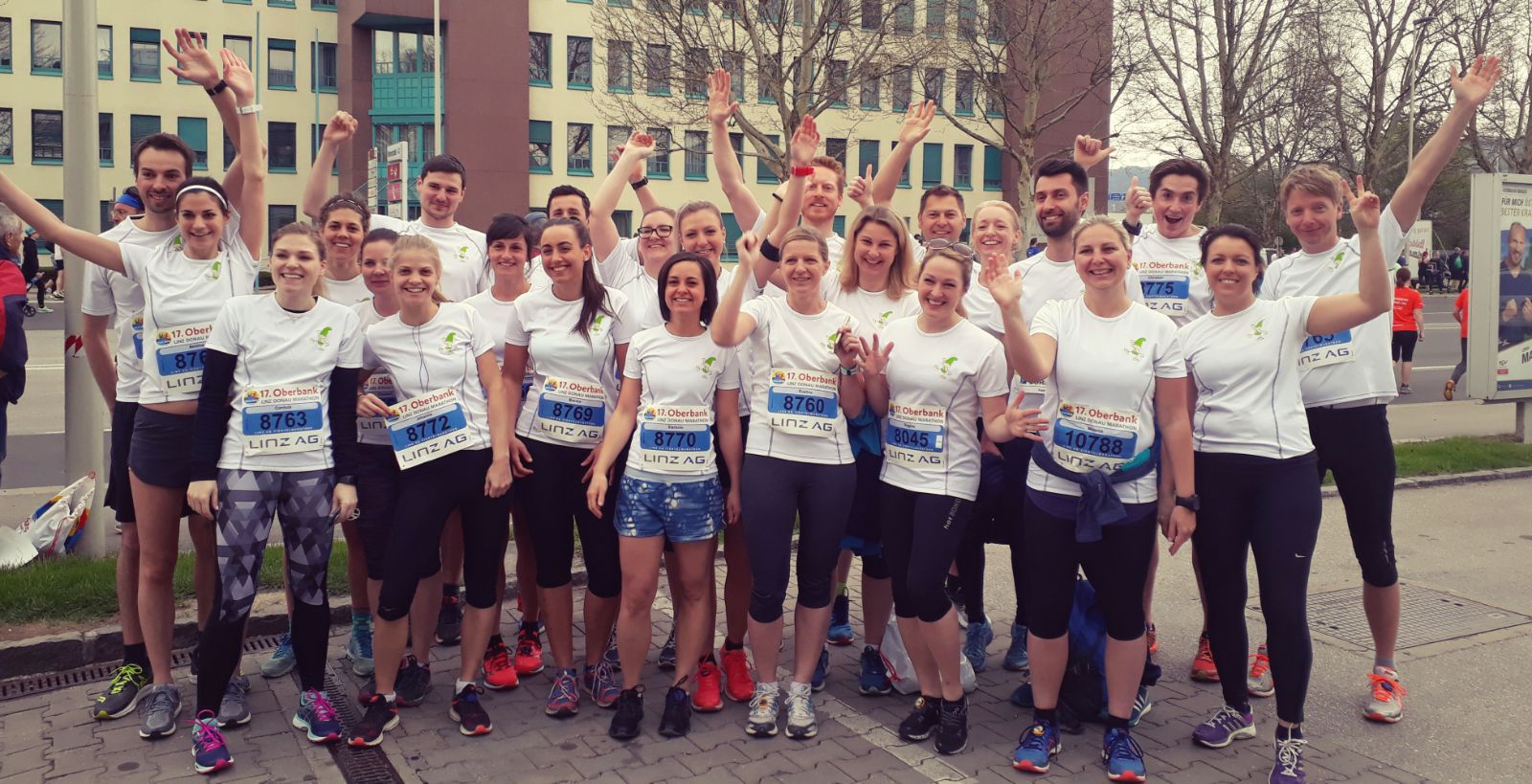 Team NewBe OÖ unterstützt Läufer des Linzmarathons2018